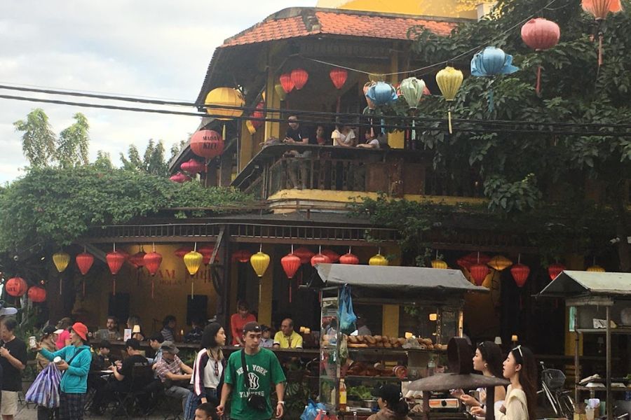 busy street market