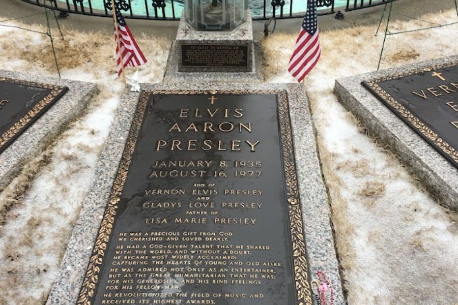 Elvis' grave